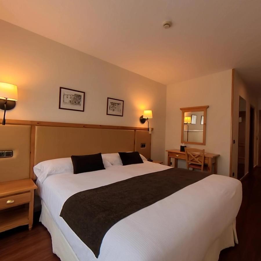 Hotel Meta Pas De La Casa Luaran gambar