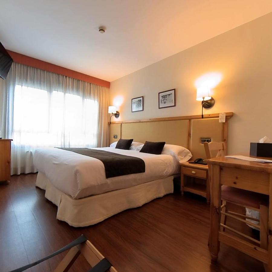 Hotel Meta Pas De La Casa Luaran gambar