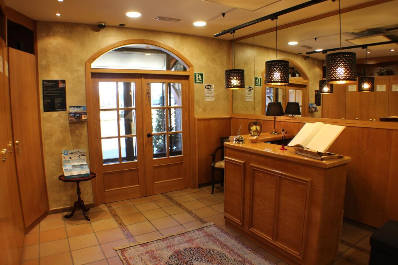 Hotel Meta Pas De La Casa Luaran gambar